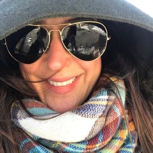 Meet your Posher, Monica